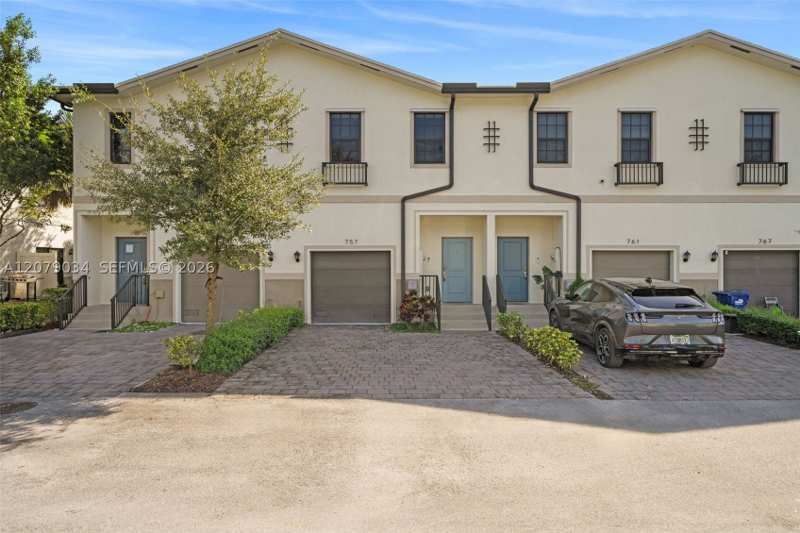 3 bedroom Townhouse at 757 SW 11th St, Regal Palm Subdivision, Florida City — photo 1