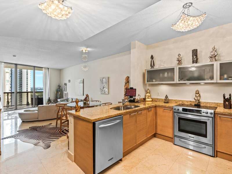 1 bedroom Condominium at 16275 Collins Avenue 2403, Sayan Condo, Sunny Isles Beach — photo 1