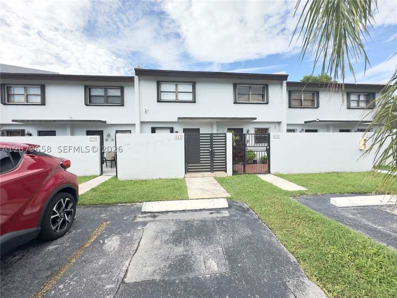 2 bedroom Townhouse at 8010 SW 152nd Ave 211, Gardens At Kendale Lakes, Miami — photo 1