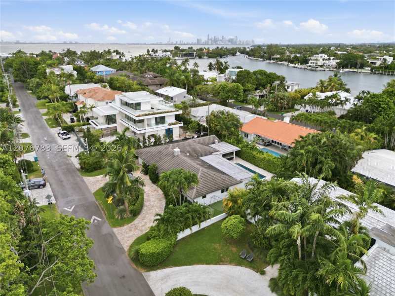 4 bedroom SingleFamilyResidence at 571 S Mashta Dr, Mashta Island A Replat Of, Key Biscayne — photo 1