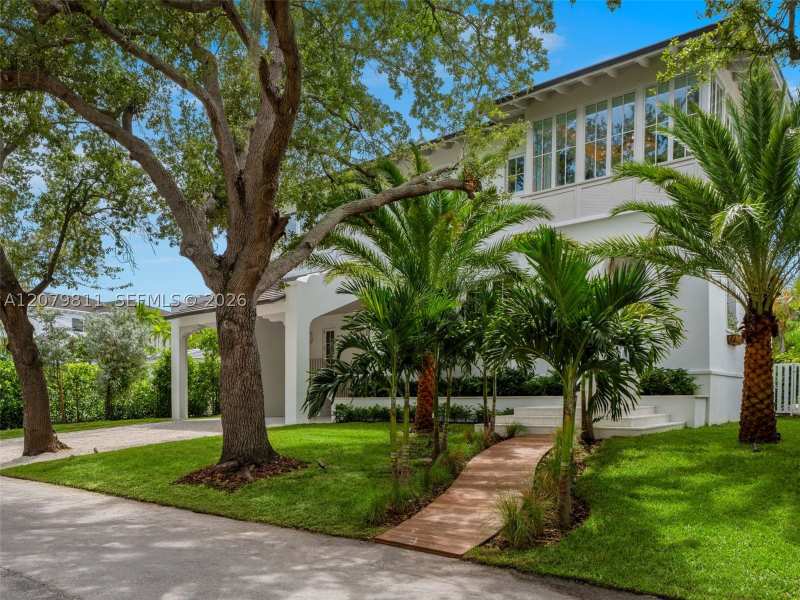 6 bedroom SingleFamilyResidence at 544 Warren Ln, Tropical Isle Homes Sub, Key Biscayne — photo 1