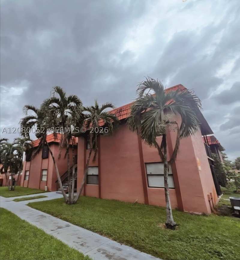 3 bedroom Condominium at 6480 W 27th Ct 54-22, Lago Grande Condo Three C, Hialeah — photo 1