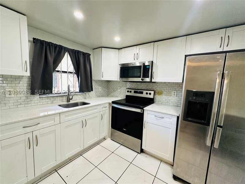 2 bedroom Condominium at 6565 W 26th Dr 34-104, Lago Grande Three-A Condo, Hialeah — photo 1