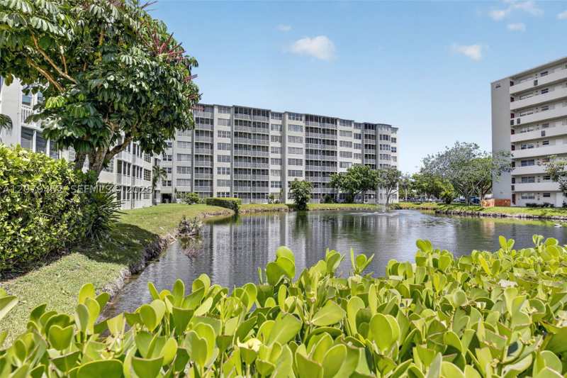 1 bedroom Condominium at 1770 NE 191st St 401-1, Jade Winds Group -, Miami — photo 1