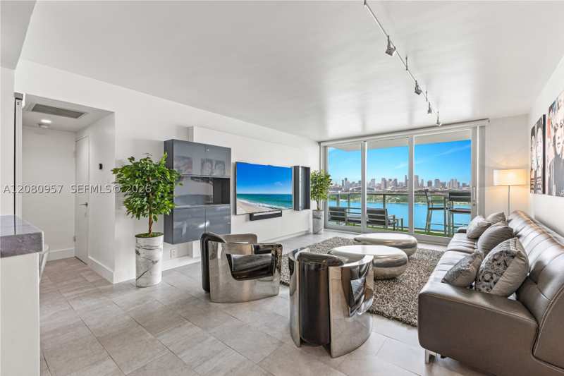 1 bedroom Condominium at 1000 West Ave 1518, Mirador 1000 Condo, Miami Beach — photo 1
