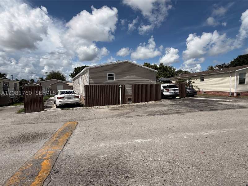 3 bedroom MobileHome at 220 NE 12th Ave, Cocowalk Estates, Homestead — photo 1