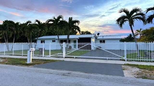 6 bedroom SingleFamilyResidence at 20022 SW 118th Ave, South Miami Heights Addn, Miami — photo 1