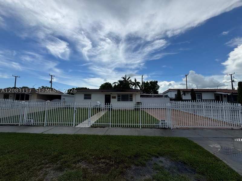 3 bedroom SingleFamilyResidence at 1160 W 33rd Pl, sel-clar manors, Hialeah — photo 1