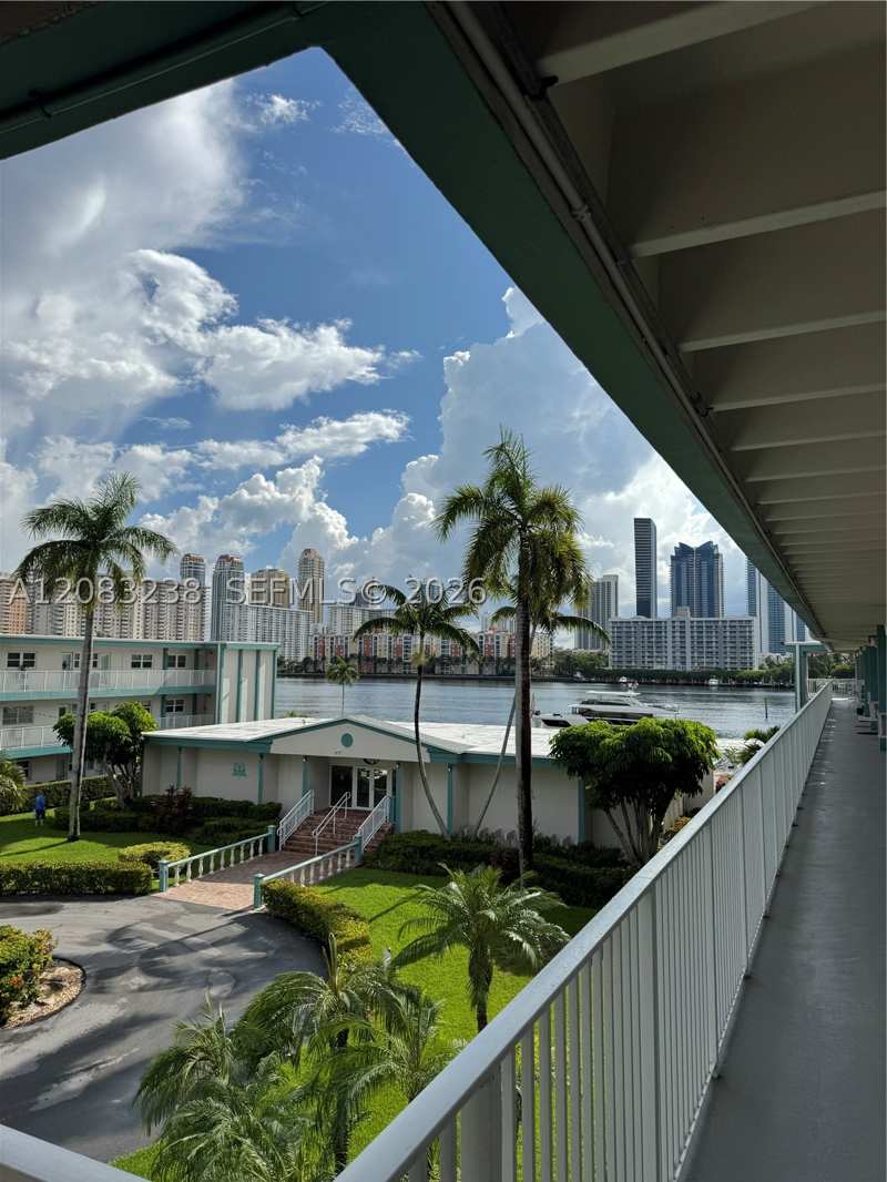 1 bedroom Condominium at 3922 NE 166th St S305, Eastern Shores Palo Alto, North Miami Beach — photo 1
