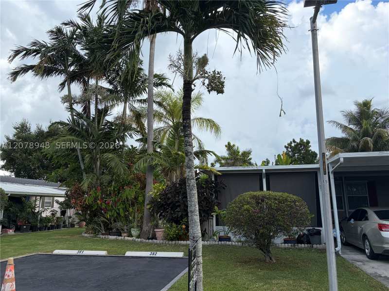 2 bedroom MobileHome at 35303 SW 180th Ave Lots 381-382, Gateway West Condo, Homestead — photo 1
