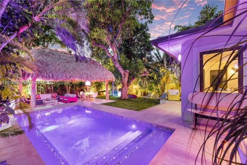3 bedroom SingleFamilyResidence at 8818 Carlyle Ave, Second Amd Plat Of Norman, Surfside — photo 1