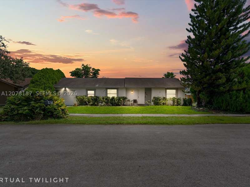 3 bedroom SingleFamilyResidence at 939 S Bluebird Ln, Homestead Lakes Farmlife, Homestead — photo 1