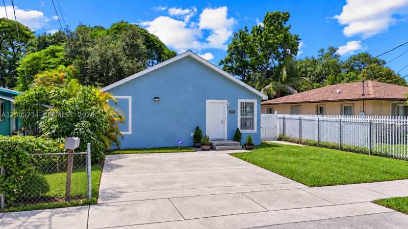 3 bedroom SingleFamilyResidence at 1958 NW 59th St, Ridgeway, Miami — photo 1
