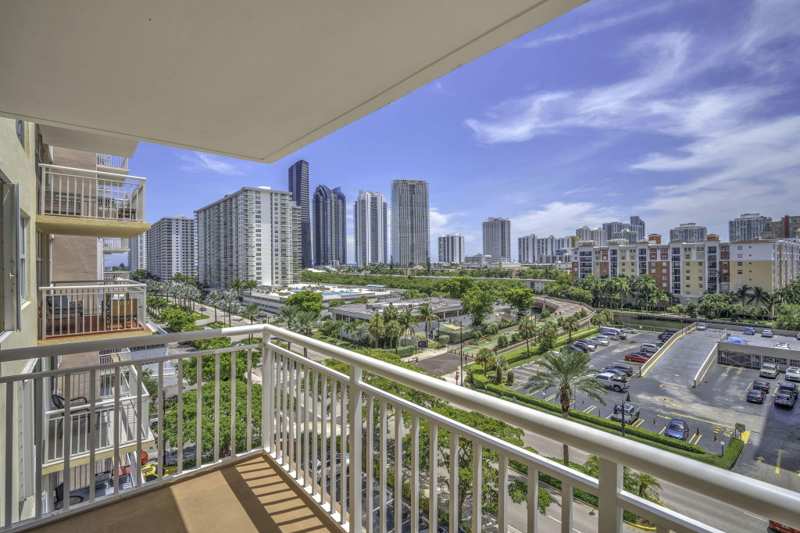 1 bedroom Condominium at 251 174th Street 714, Winston Towers 200, Sunny Isles Beach — photo 1