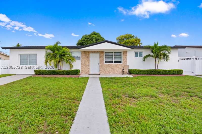 5 bedroom SingleFamilyResidence at 19900 SW 114th Ave, So Miami Heights Addn V, Miami — photo 1