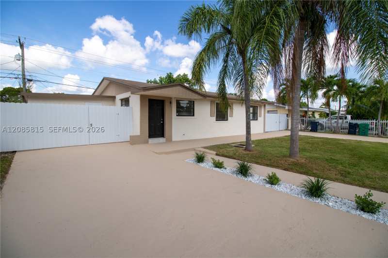 5 bedroom SingleFamilyResidence at 19720 SW 116th Ave, So Miami Heights Addn V, Miami — photo 1