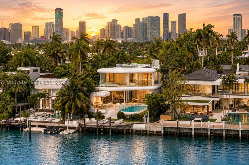 6 bedroom SingleFamilyResidence at 503 E Dilido Dr, Di Lido Island, Miami Beach — photo 1