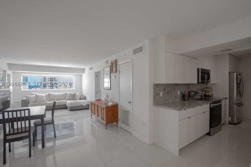 2 bedroom Condominium at 1881 Washington Ave 11D, Octagon Towers I Condo, Miami Beach — photo 1