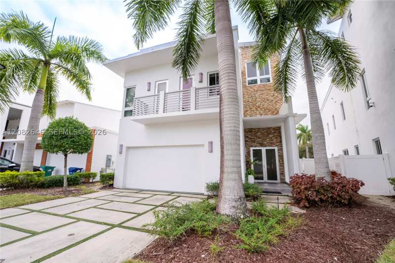 4 bedroom SingleFamilyResidence at 8340 NW 33 Terrace, Oasis Park Square At Doral, Doral — photo 1