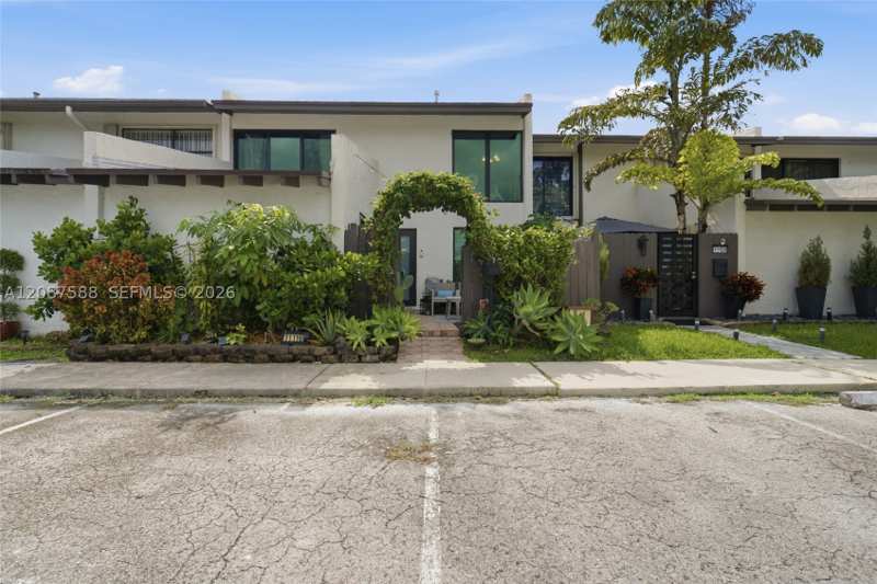 3 bedroom Townhouse at 11116 SW 70th Ter, Snapper Creek Townhouses, Miami — photo 1