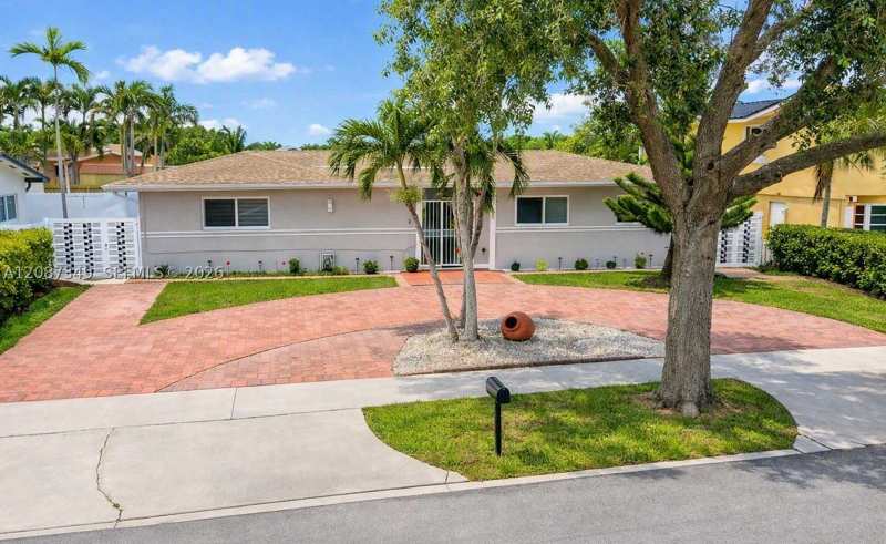 7 bedroom SingleFamilyResidence at 11231 NW 60th Ct, Palm Springs Sub Sec B 4T, Hialeah — photo 1