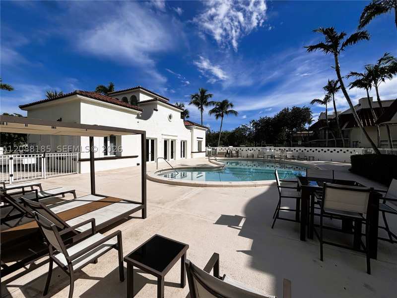 2 bedroom Condominium at 6703 N Kendall Dr 405, Villas Of Pinecrest Condo, Pinecrest — photo 1