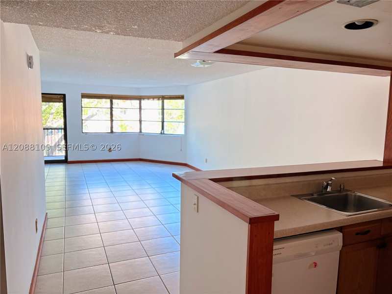 1 bedroom Condominium at 20860 San Simeon Way 303-6, Lakeview Of The Calf Club, Miami — photo 1