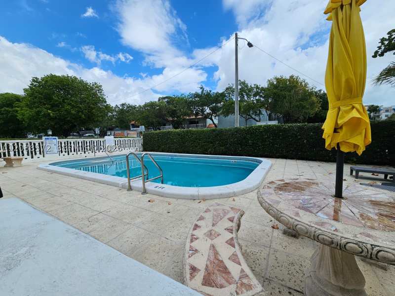 2 bedroom Condominium at 520 NE 38th St 12, Point Bay North Condo, Miami — photo 1