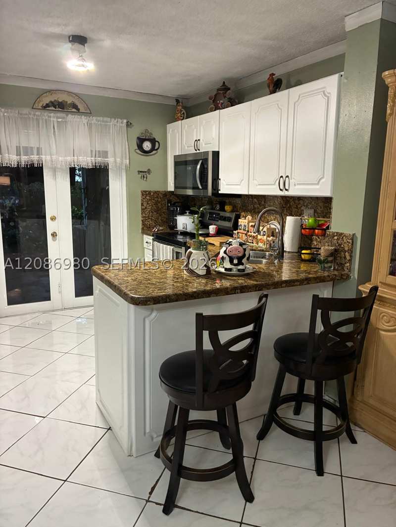 3 bedroom Townhouse at 2403 W 76th St 102, West Palm Villas III Cond, Hialeah — photo 1