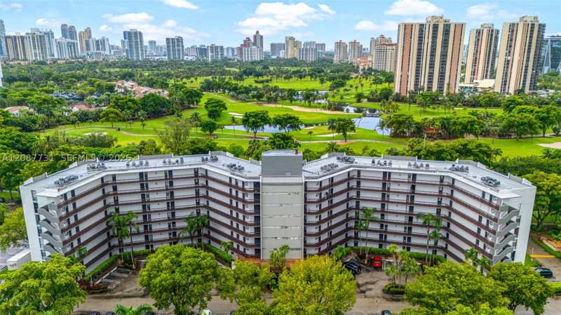 2 bedroom Condominium at 3301 N Country Club Dr 208, Bravura I Condo, Aventura — photo 1