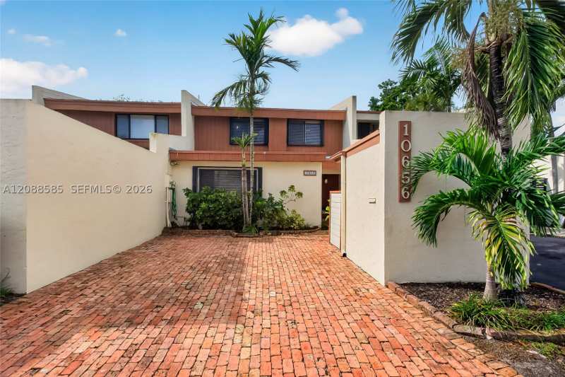 3 bedroom Townhouse at 10656 SW 76th Ter, Sunset Kendall Villas, Miami — photo 1