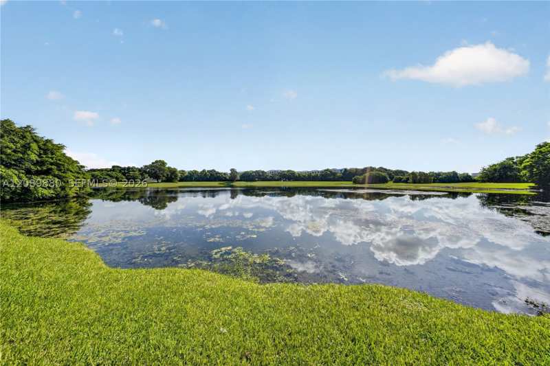 3 bedroom Condominium at 9686 Fontainebleau Blvd 106, Golfview Cl Fontainebleau, Miami — photo 1