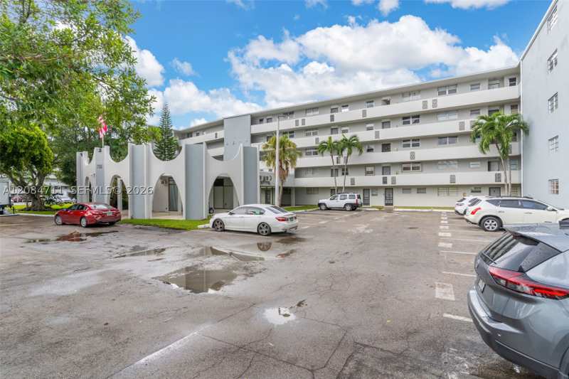 2 bedroom Condominium at 1700 NE 191st St 508, Jade Winds Grp Easter Lil, Miami — photo 1