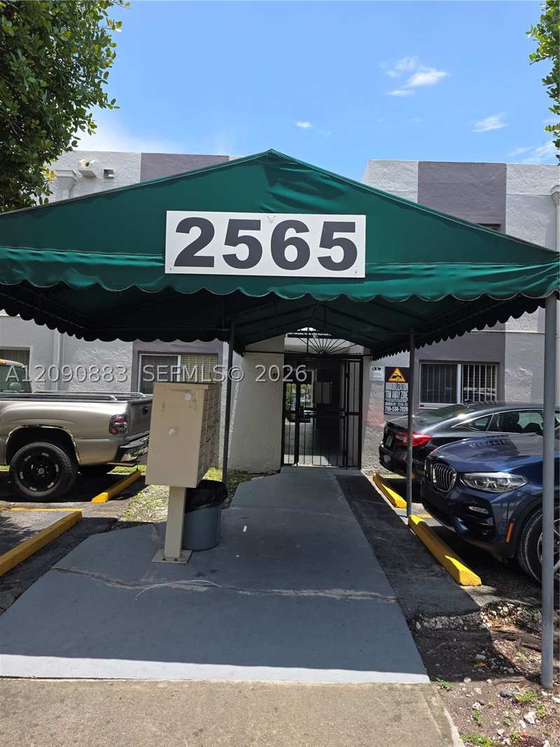 3 bedroom Condominium at 2565 W 56th St 206, Hialeah Condo, Hialeah — photo 1