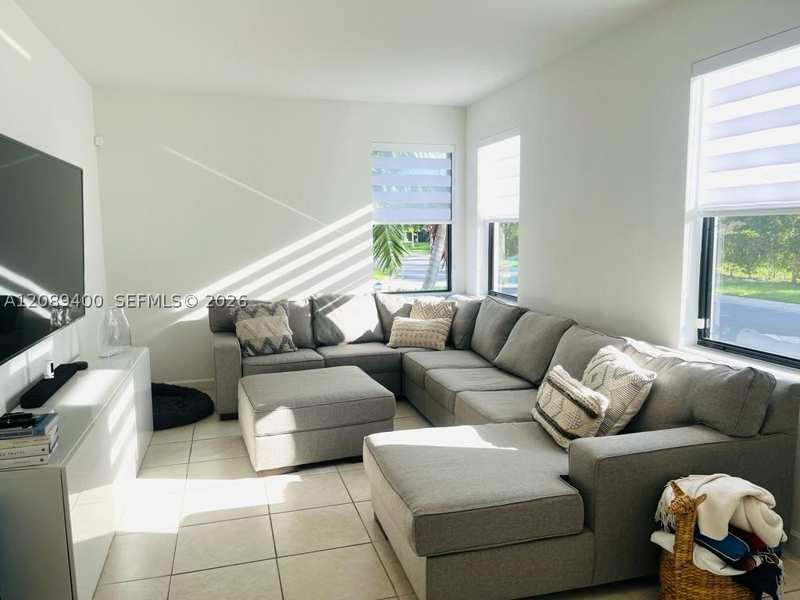 4 bedroom Townhouse at 560 NE 206th Ln, Via Ventura Neighborhood, Miami — photo 1