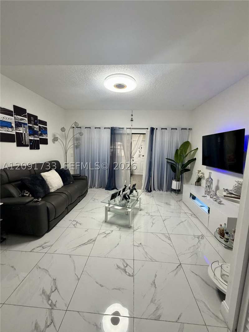 2 bedroom Condominium at 270 NW 71st Ave 4, Laguna Condo, Miami — photo 1