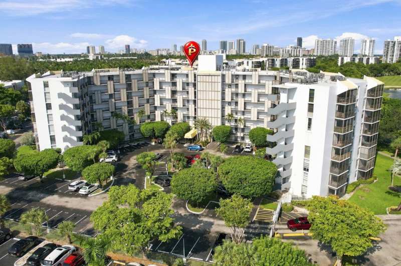 1 bedroom Condominium at 20400 W Country Club Drive 609, Biscaya IV Condo, Aventura — photo 1