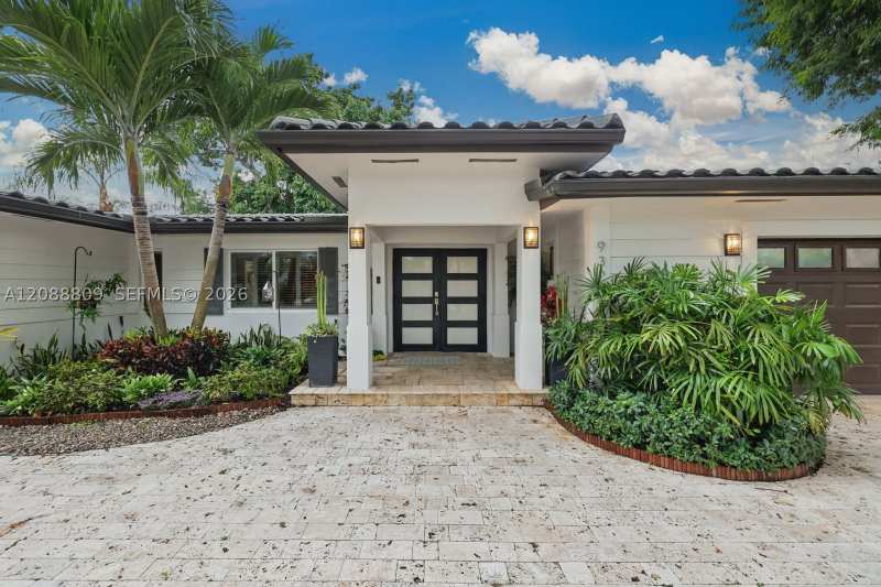 4 bedroom SingleFamilyResidence at 9320 SW 165th St, Villa Malaga, Palmetto Bay — photo 1
