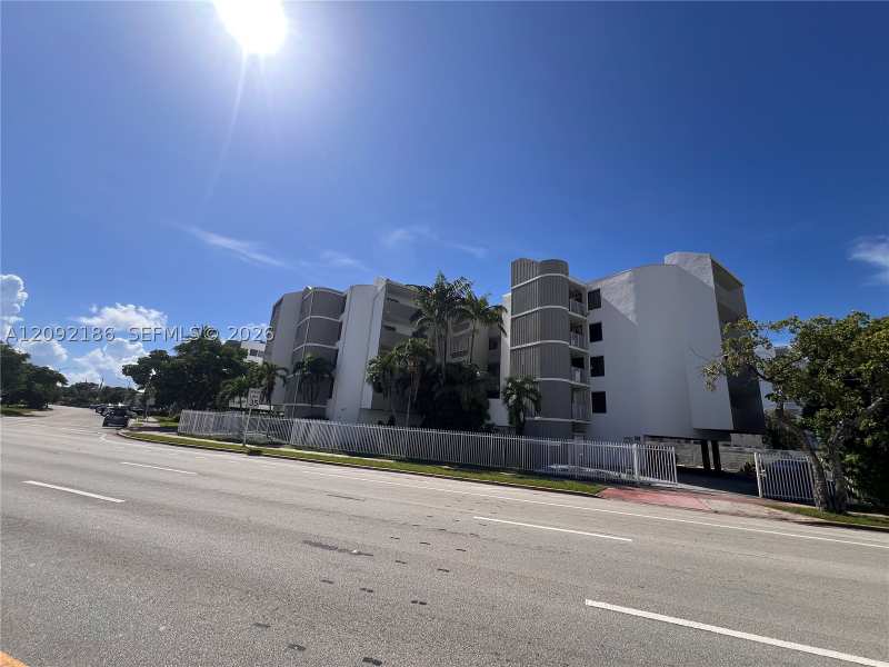 1 bedroom Condominium at 2000 Biarritz Dr 407, Normandy Place Condo, Miami Beach — photo 1