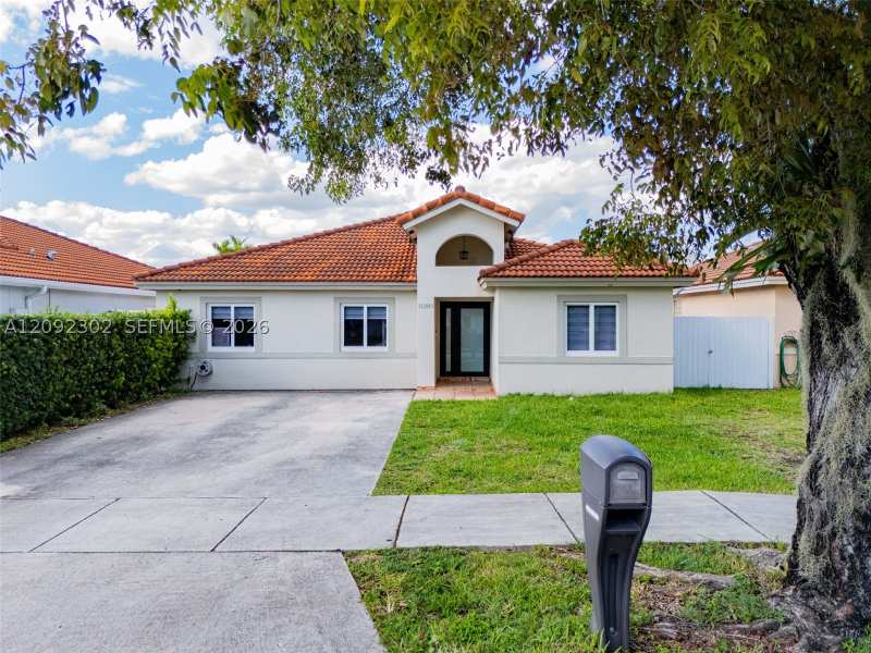 4 bedroom SingleFamilyResidence at 11389 SW 185th Ter, Grapevine, Miami — photo 1