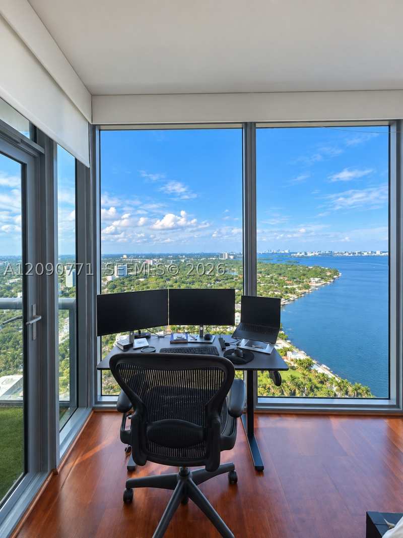1 bedroom Condominium at 601 NE 36th St 3105, Blue Condo, Miami — photo 1