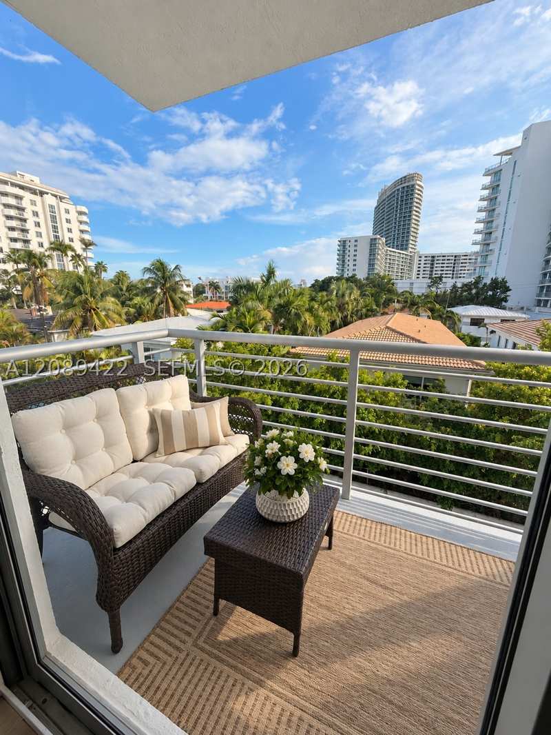 2 bedroom Condominium at 1450 Lincoln Rd 406, Lincoln Bay Towers Condo, Miami Beach — photo 1