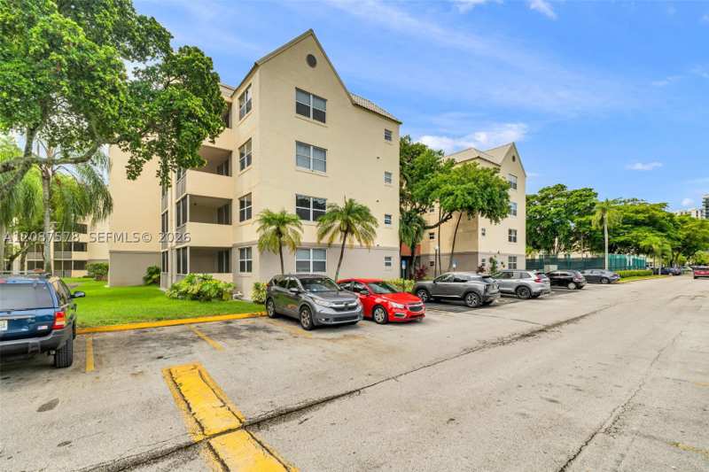 1 bedroom Condominium at 8255 Lake Dr 304, Las Vistas At Doral Condo, Doral — photo 1
