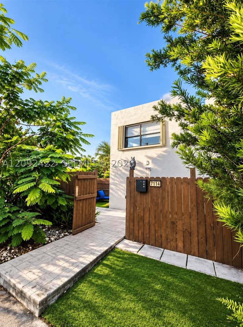 3 bedroom Townhouse at 7114 SW 113th Ave, Snapper Creek Townhouses, Miami — photo 1
