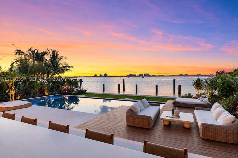 6 bedroom SingleFamilyResidence at 857 N Shore Dr, Normandy Golf Course, Miami Beach — photo 1