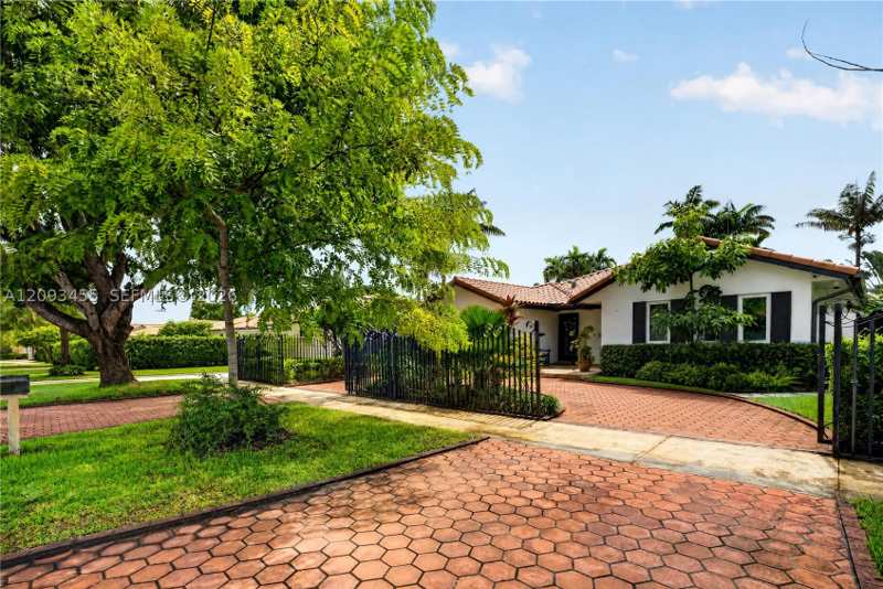 3 bedroom SingleFamilyResidence at 13310 NW 8th St, Leomar Homes, Miami — photo 1
