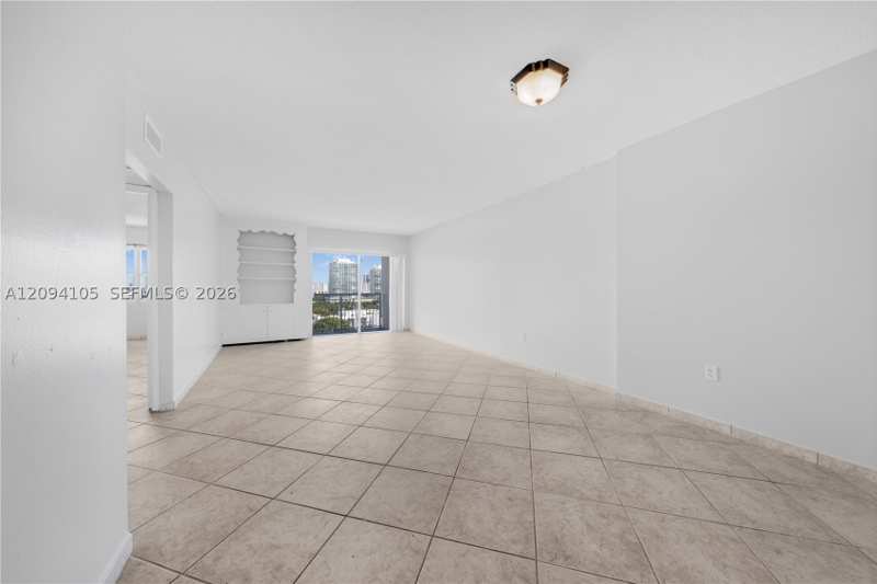 1 bedroom Condominium at 400 Kings Point Dr 1427, Coastal Towers Condo, Sunny Isles Beach — photo 1