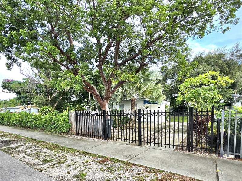 2 bedroom SingleFamilyResidence at 1220 NE 128th St, Hampshire Heath, North Miami — photo 1