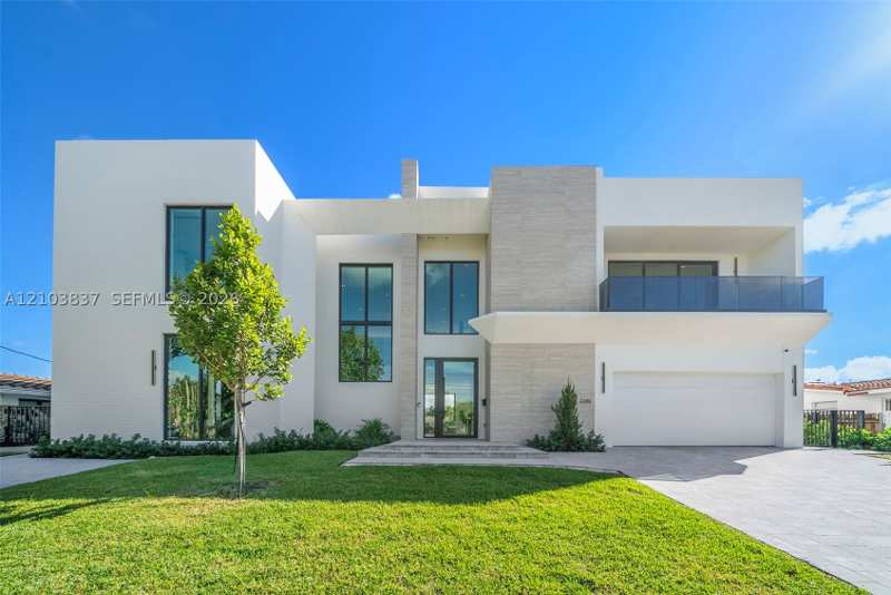 6 bedroom SingleFamilyResidence at 2380 NE 196th St, Enchanted Lake Sec 5, Miami — photo 1