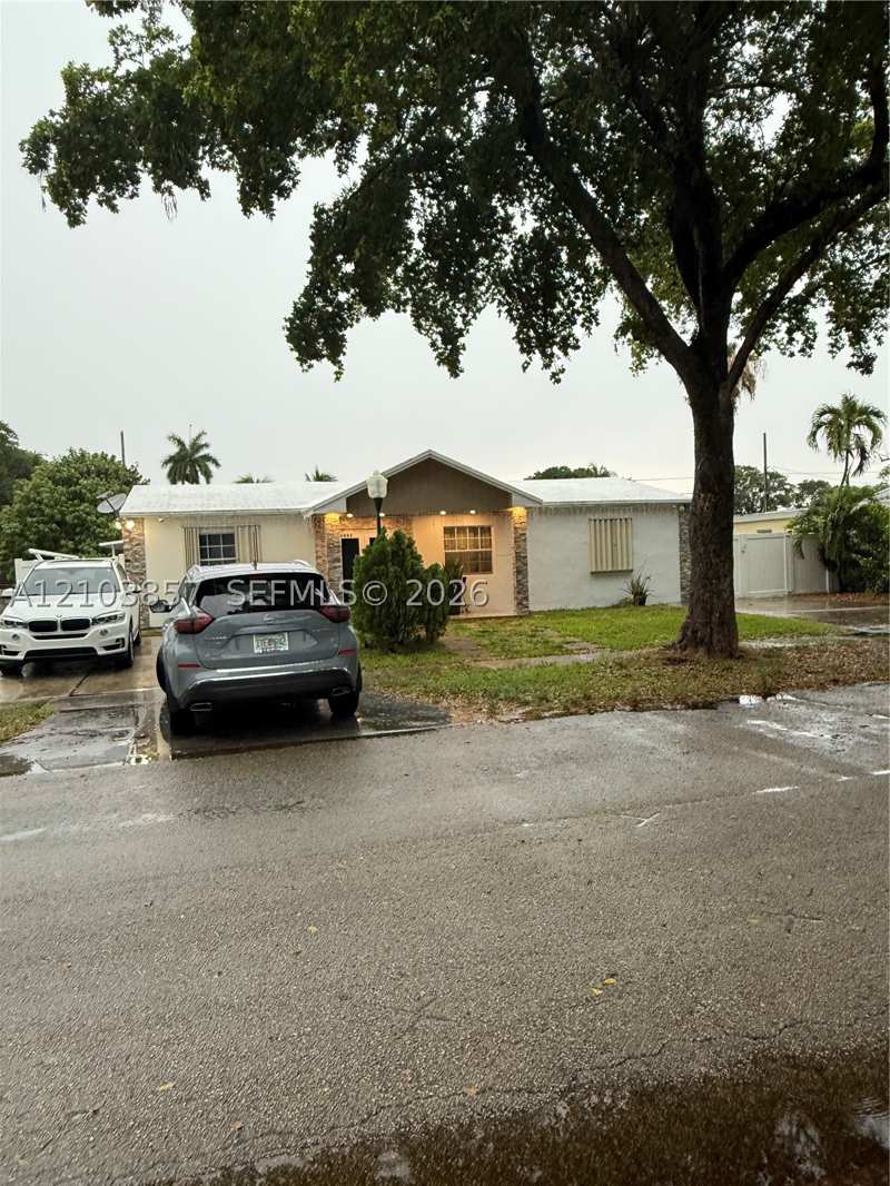 4 bedroom SingleFamilyResidence at 1031 NE 142nd St, Biscayne Highlands, North Miami — photo 1
